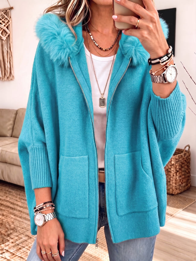 Lara – Cardigan de malha oversized com capuz de pelo