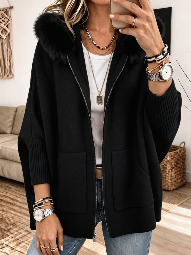 Lara – Cardigan de malha oversized com capuz de pelo